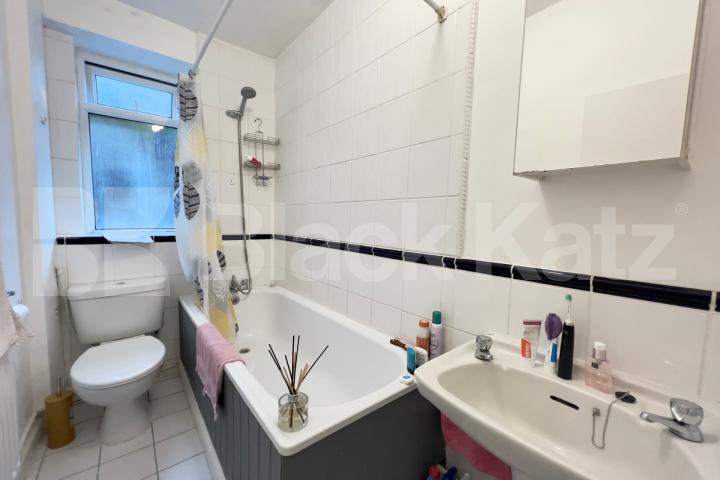 Superbly located between Borough Station and Elephant and Castle Station Bath Terrace, Borough